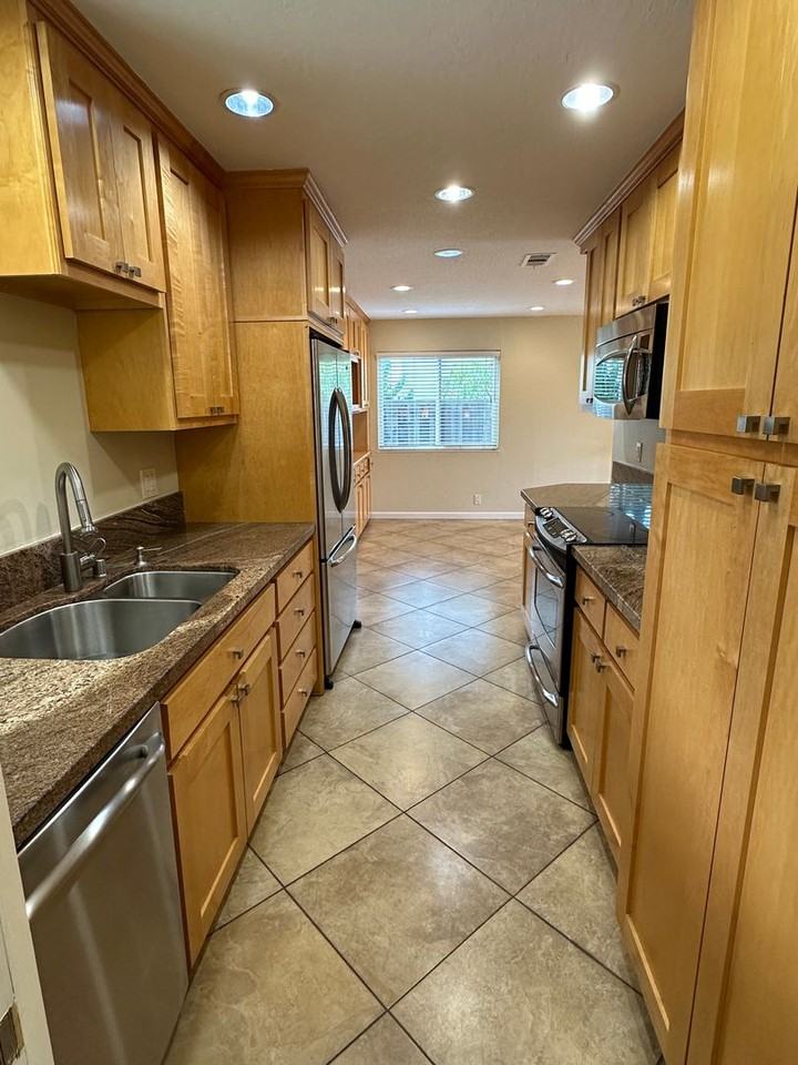 2743 Castleton Dr - Photo 2 of 14