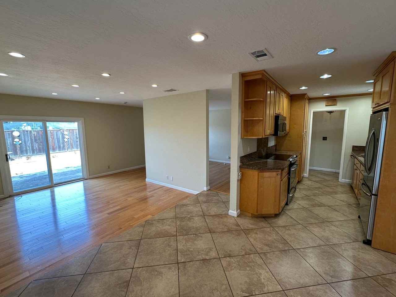 2743 Castleton Dr - Photo 3 of 14