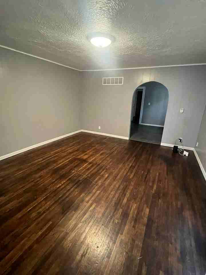 1835 S Euclid Ave - Photo 3 of 11