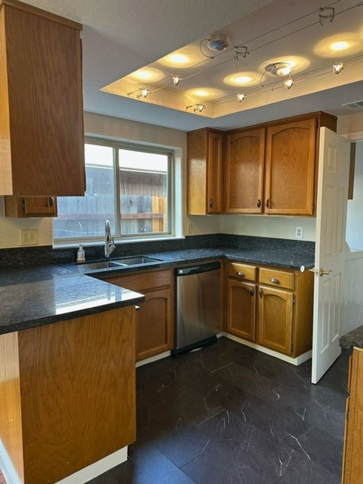 1175 Dawson Dr - Photo 3 of 21