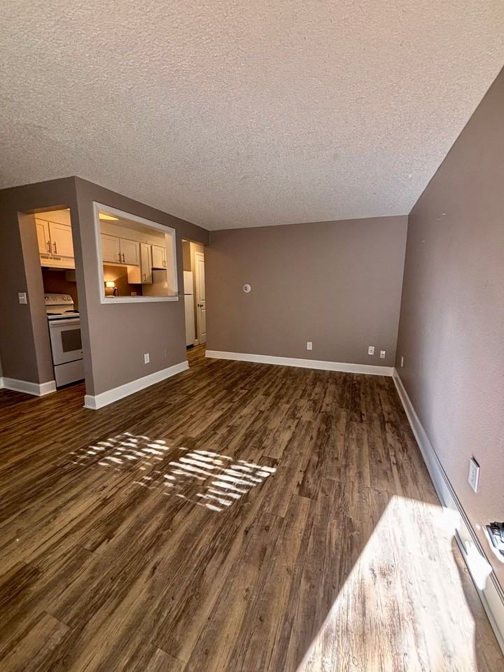 Beautifully Renovated Apartments - Photo 2 of 13