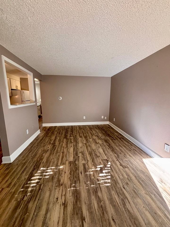 Beautifully Renovated Apartments - Photo 4 of 13