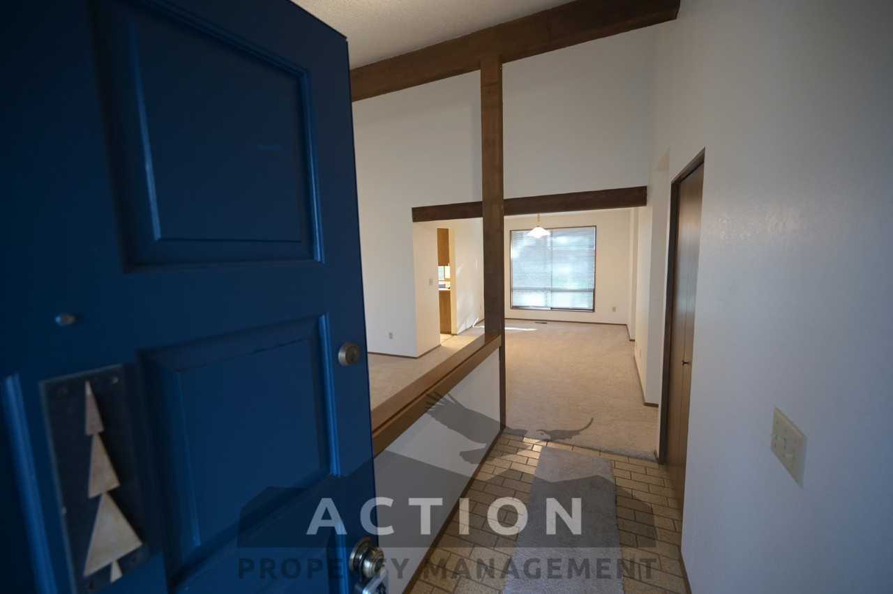 100 Hurricane Ridge Dr - Photo 3 of 26