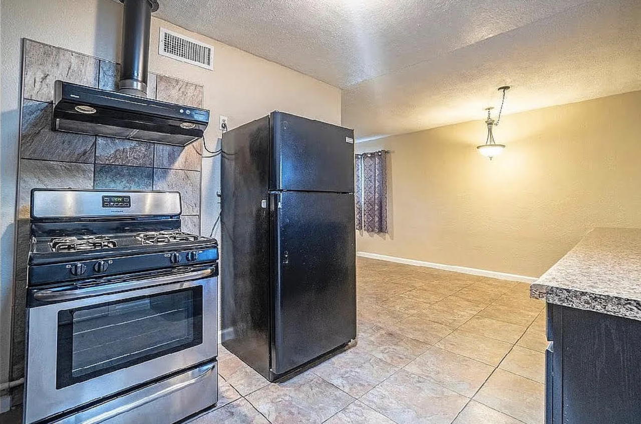 10316 Hollyhock Dr - Photo 3 of 11