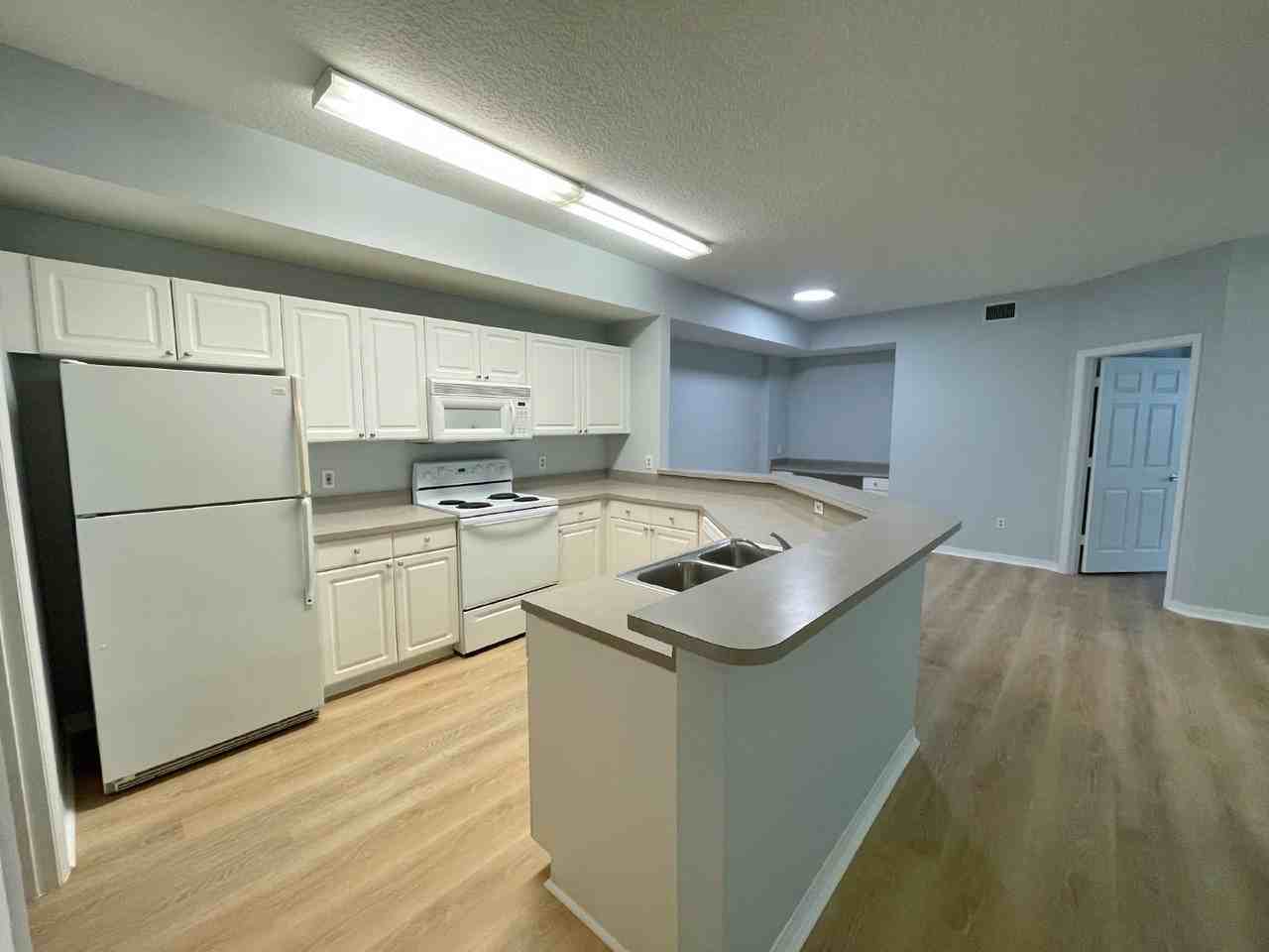 17101 Harbour Vista Cir - Photo 3 of 29