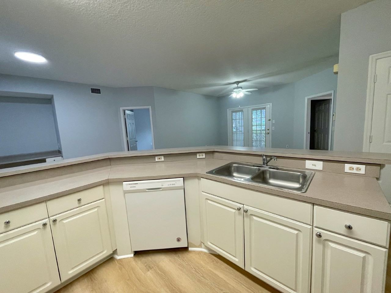 17101 Harbour Vista Cir - Photo 6 of 29