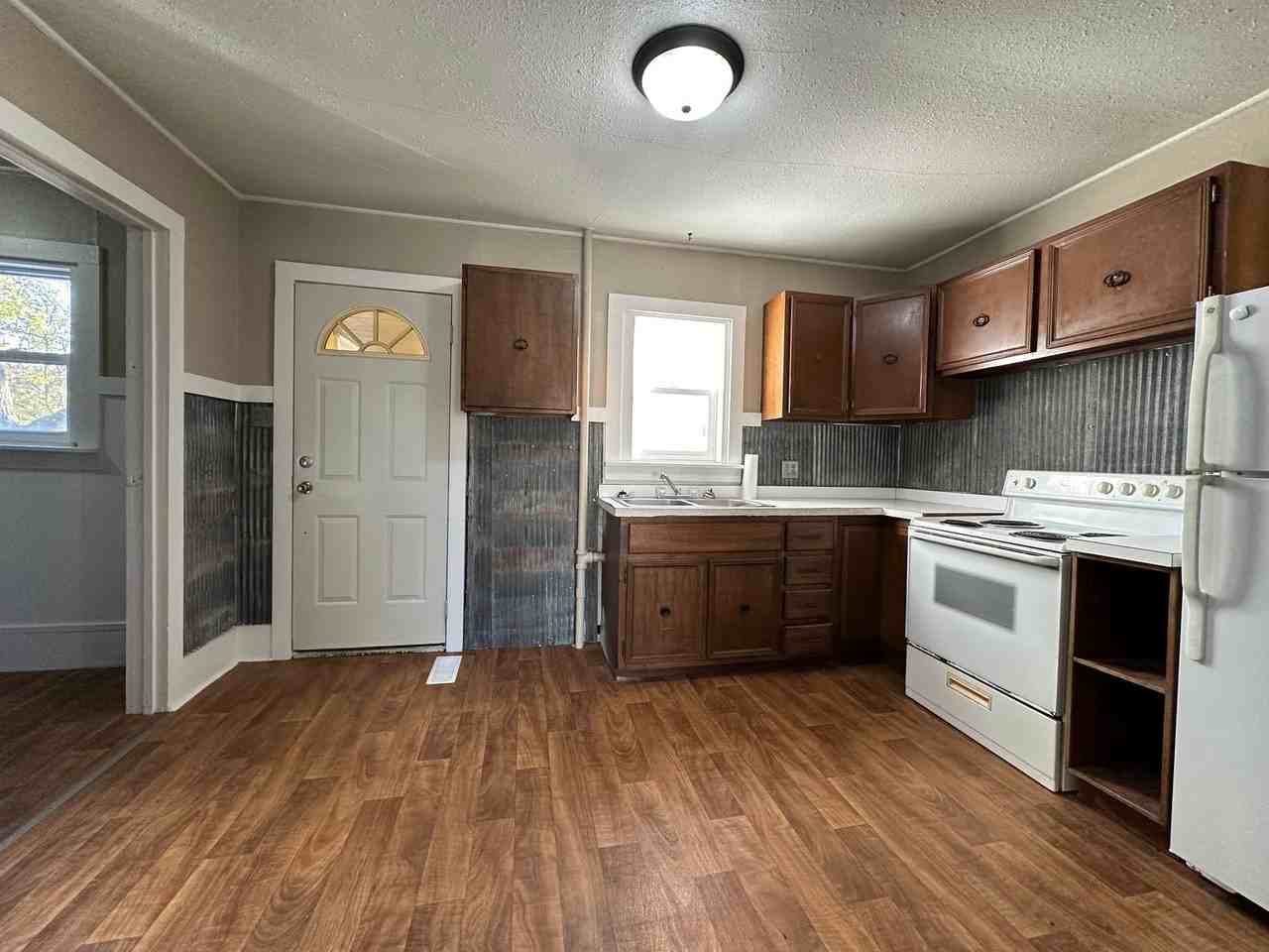 2235 15th Ave S - Photo 2 of 5