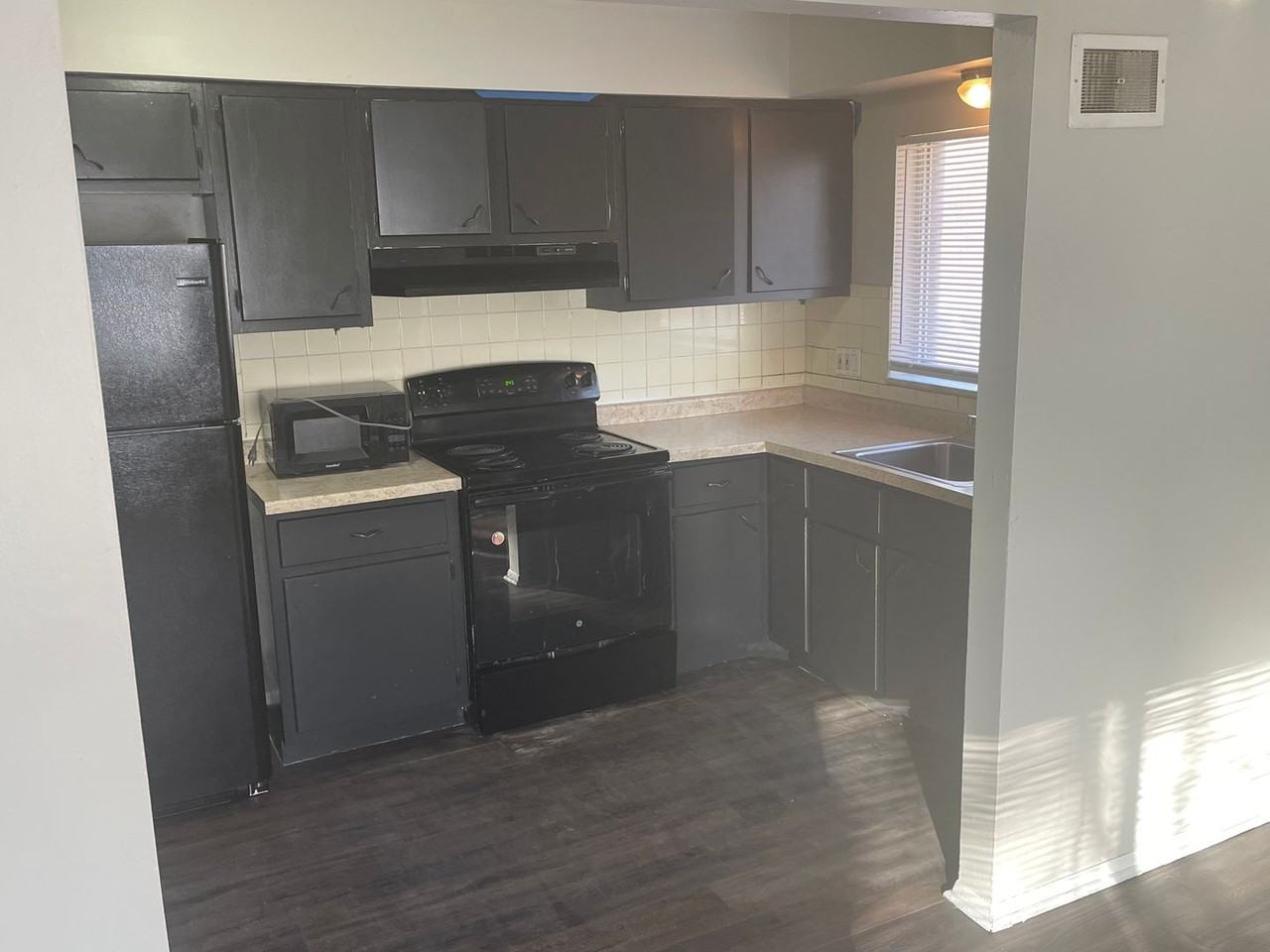 3255 Delor Ave - Photo 5 of 14