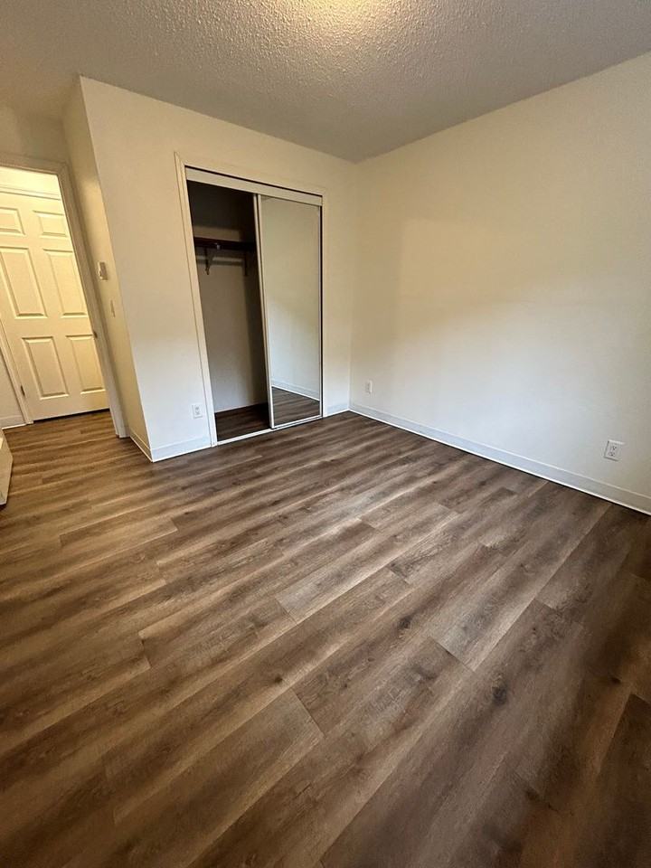 921 4th St S #1 - Photo 6 of 12