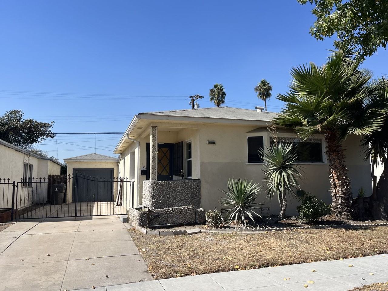 2765 San Francisco Ave - Photo 2 of 19