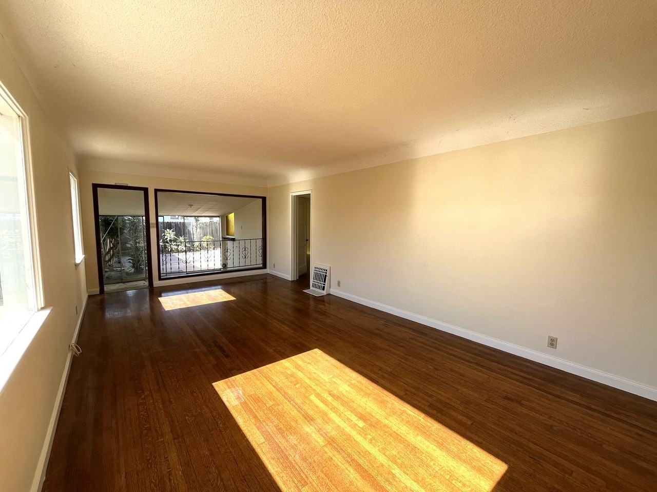 2765 San Francisco Ave - Photo 3 of 19