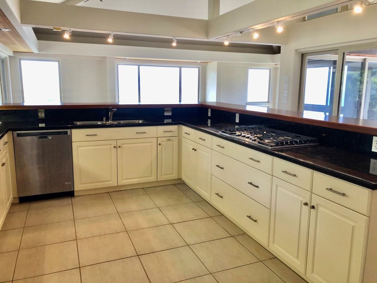 5321 Kahalakua St - Photo 3 of 30