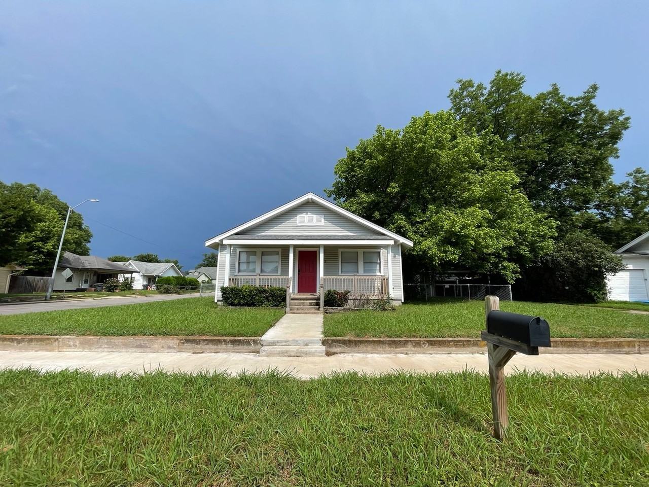 422 A St Nw - Photo 3 of 32