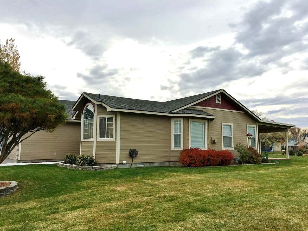 885 E Monarch St - Photo 2 of 32