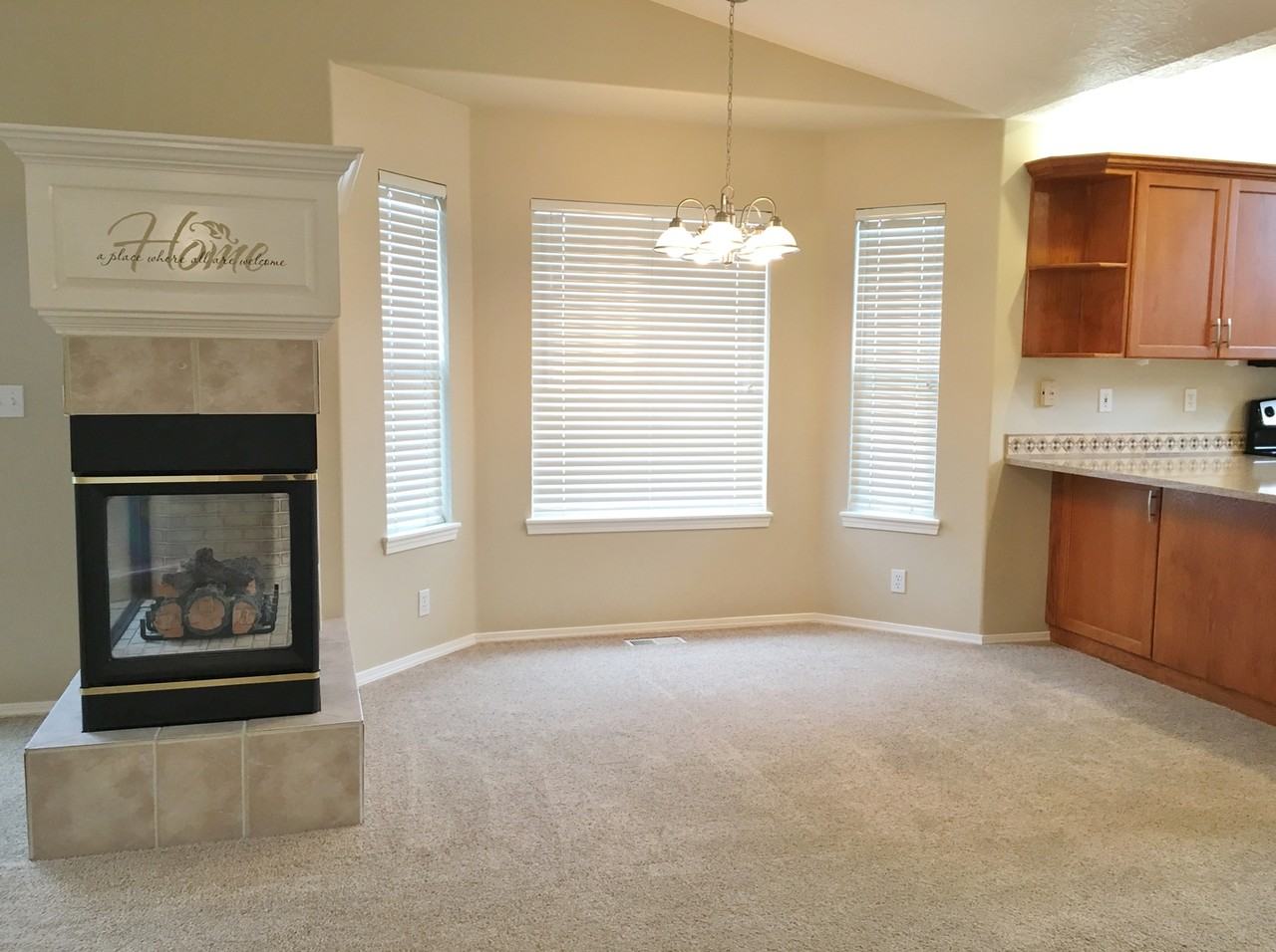 885 E Monarch St - Photo 5 of 32