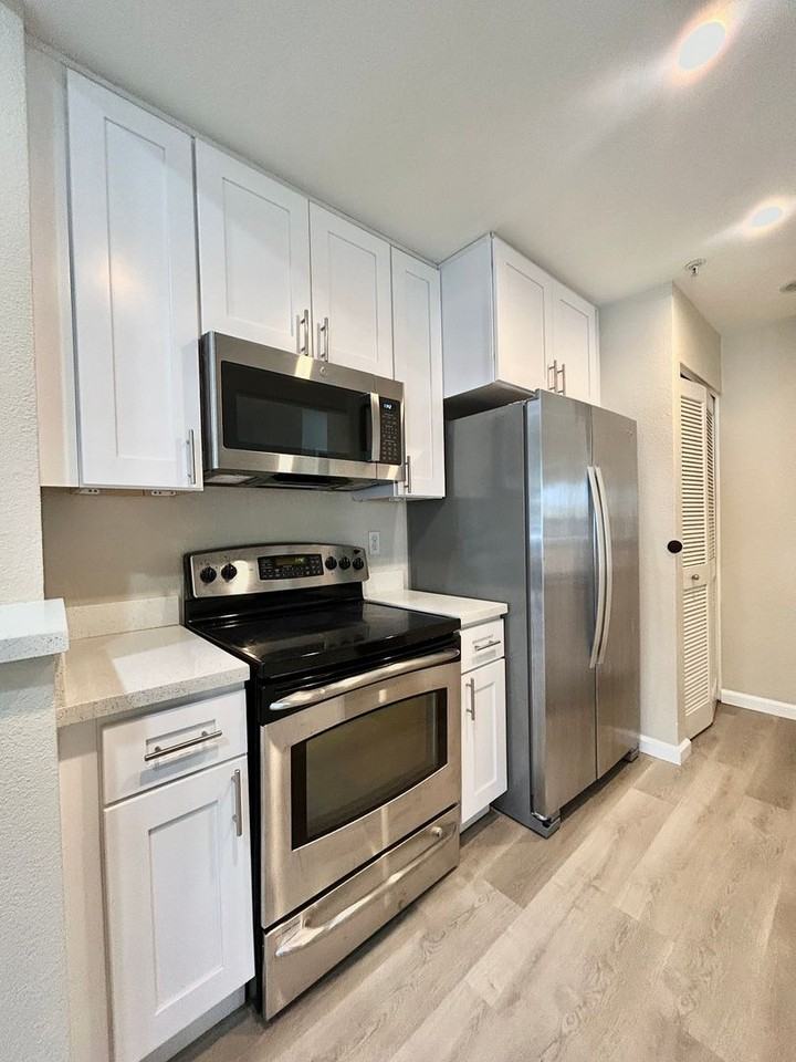 2113 Hastings Shore Ln - Photo 3 of 15