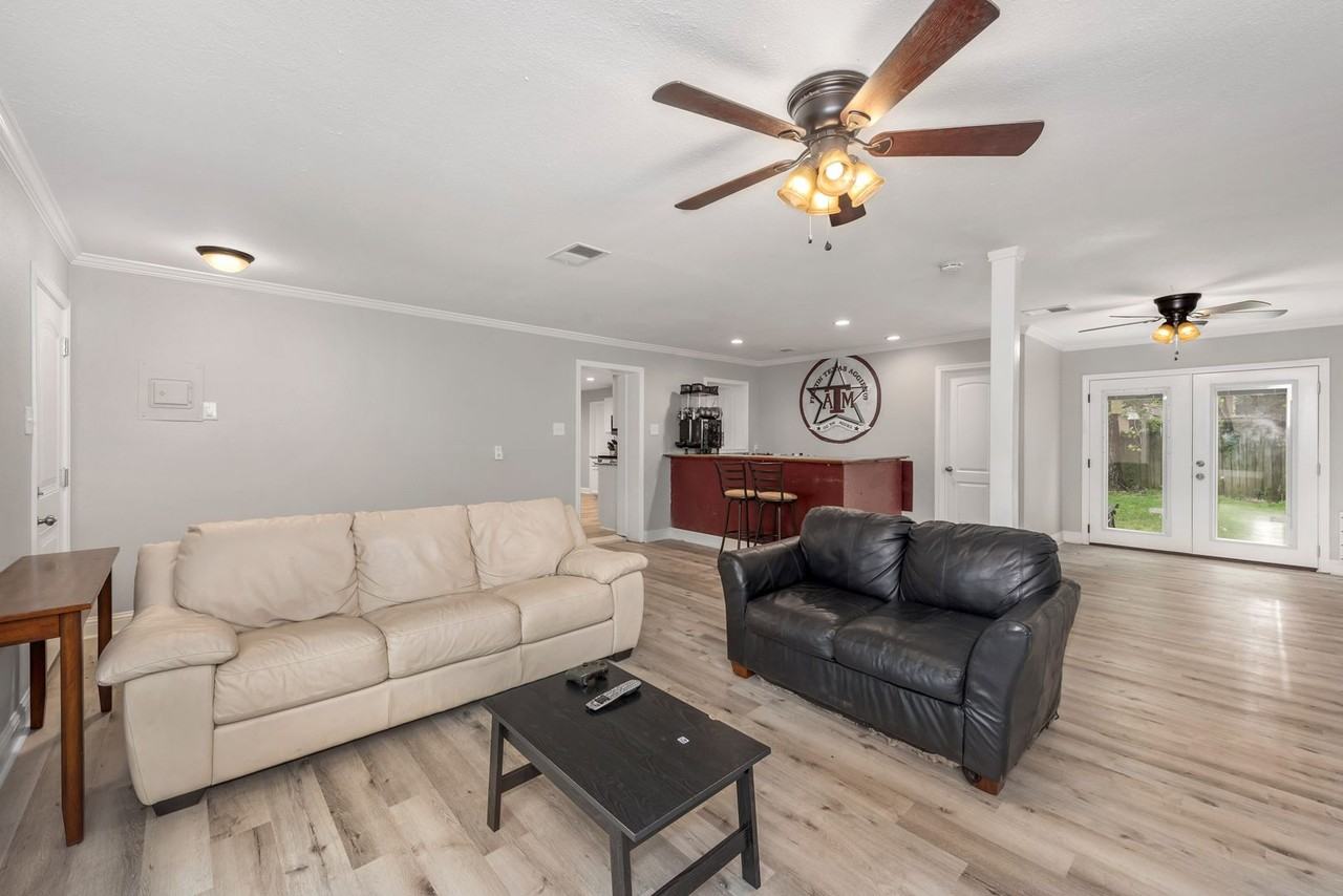 3404 Cavitt Ave - Photo 3 of 21