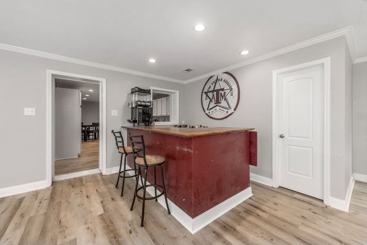 3404 Cavitt Ave - Photo 4 of 21