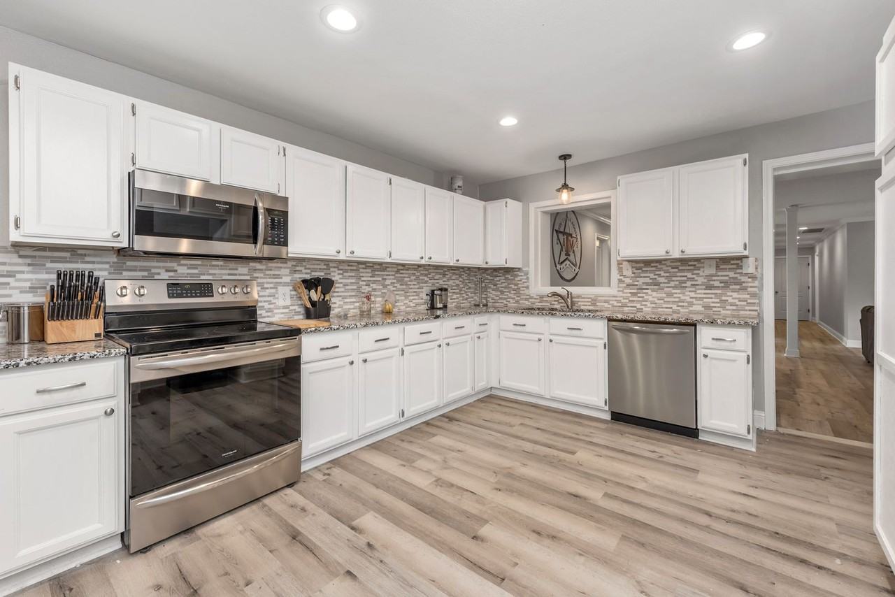 3404 Cavitt Ave - Photo 5 of 21