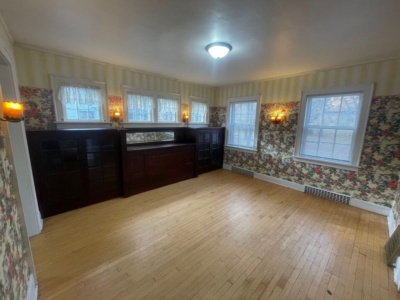 702 5th St S - Photo 5 of 29