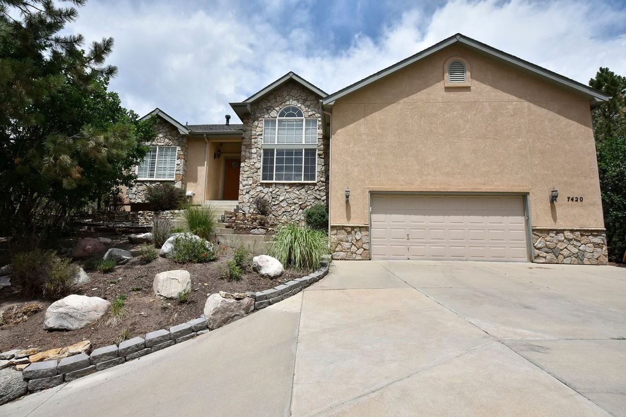 7420 Winding Oaks Dr - Photo 2 of 38
