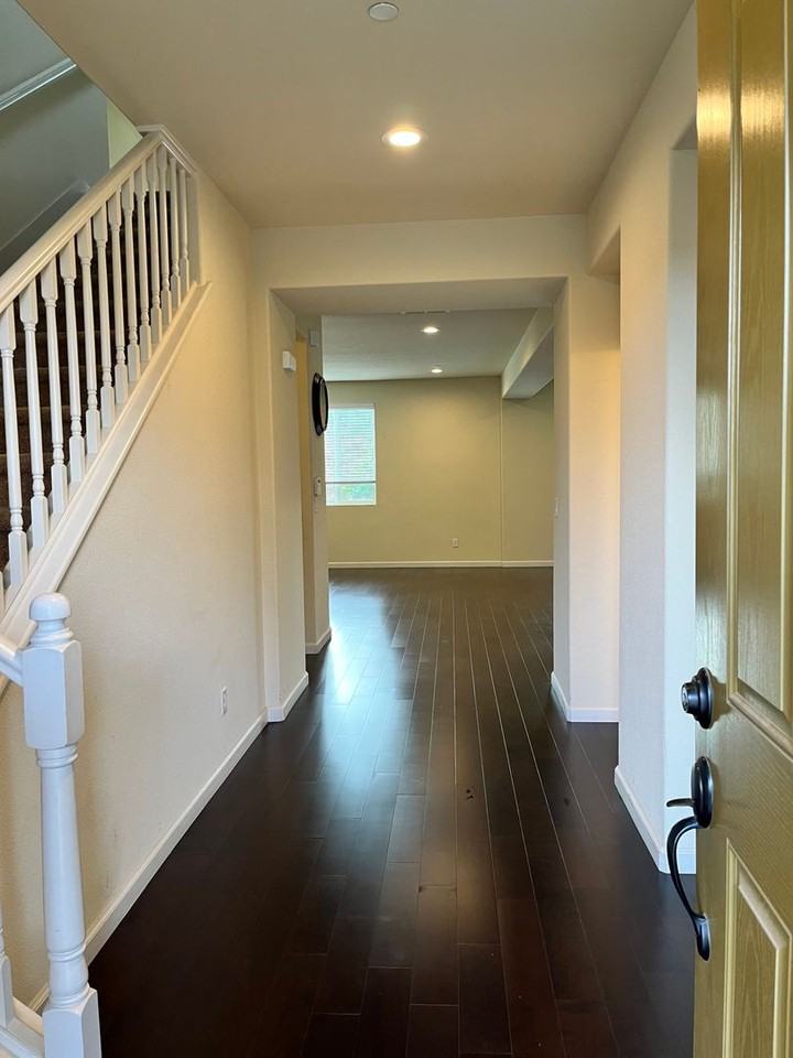 2126 Aiken Way - Photo 3 of 28