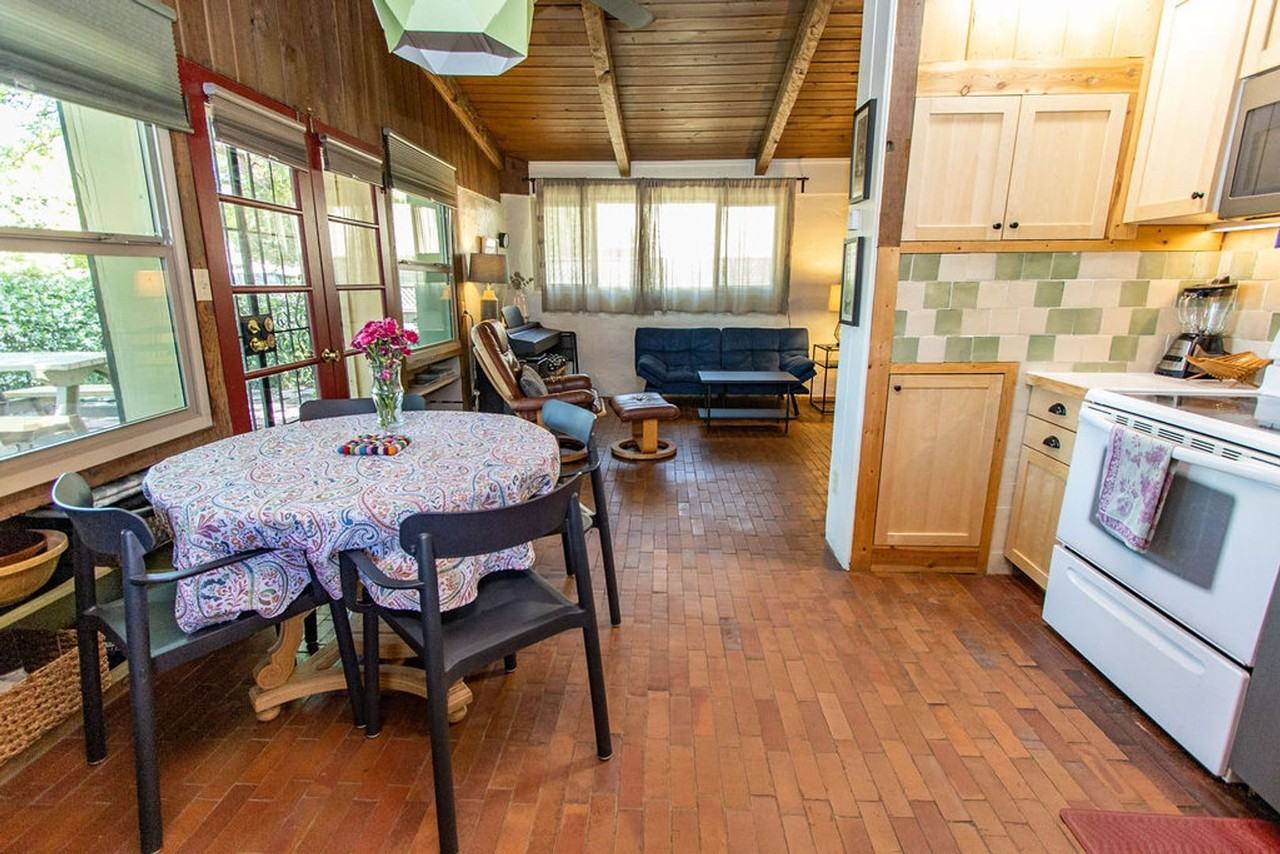 1024 Hackberry Ave - Photo 2 of 11