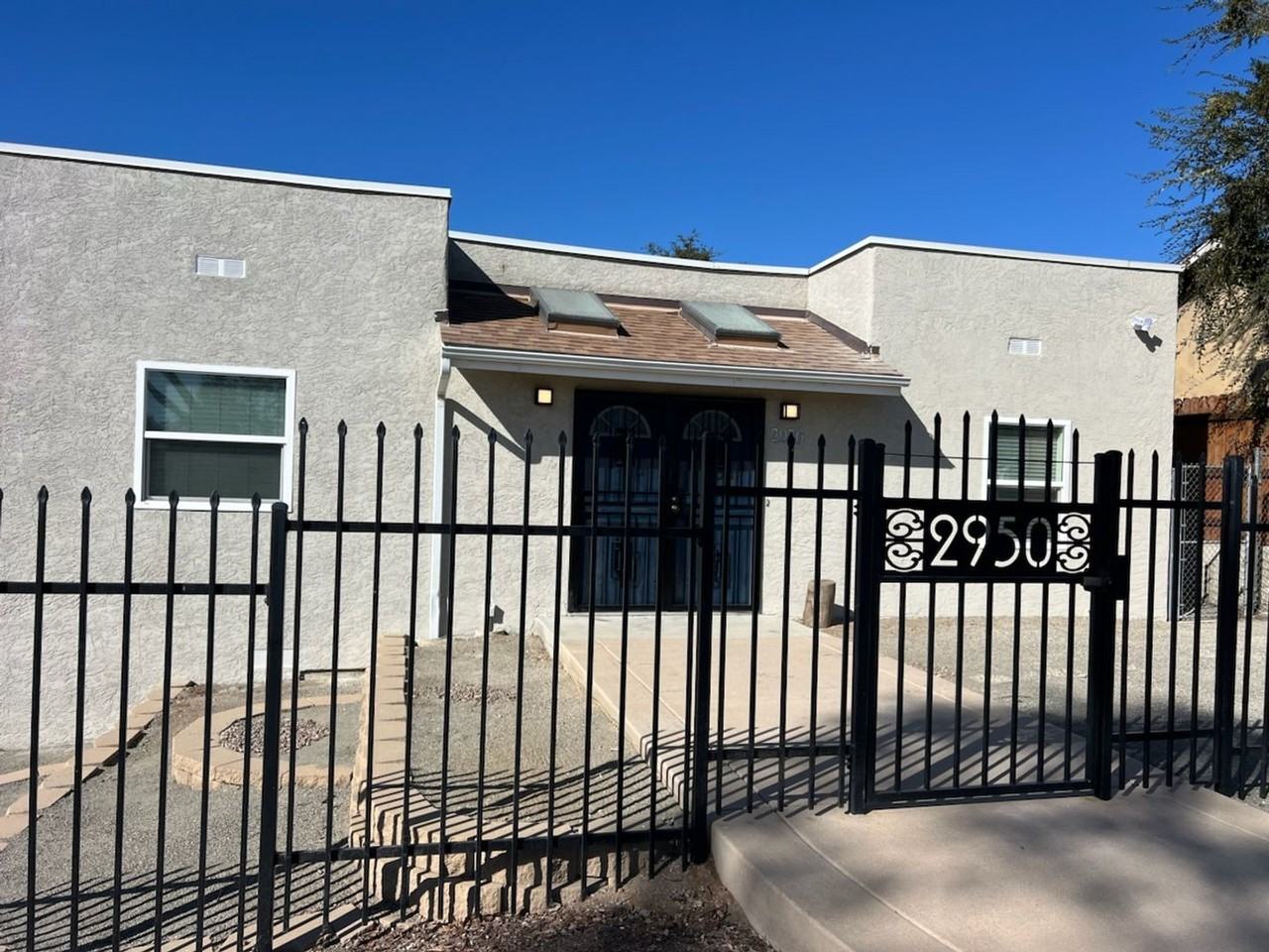 2950 40th St - Photo 2 of 13