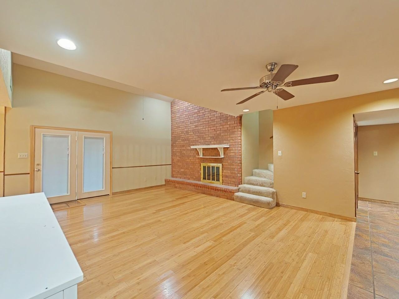 2303 Northeast 9th Street - Photo 5 of 31