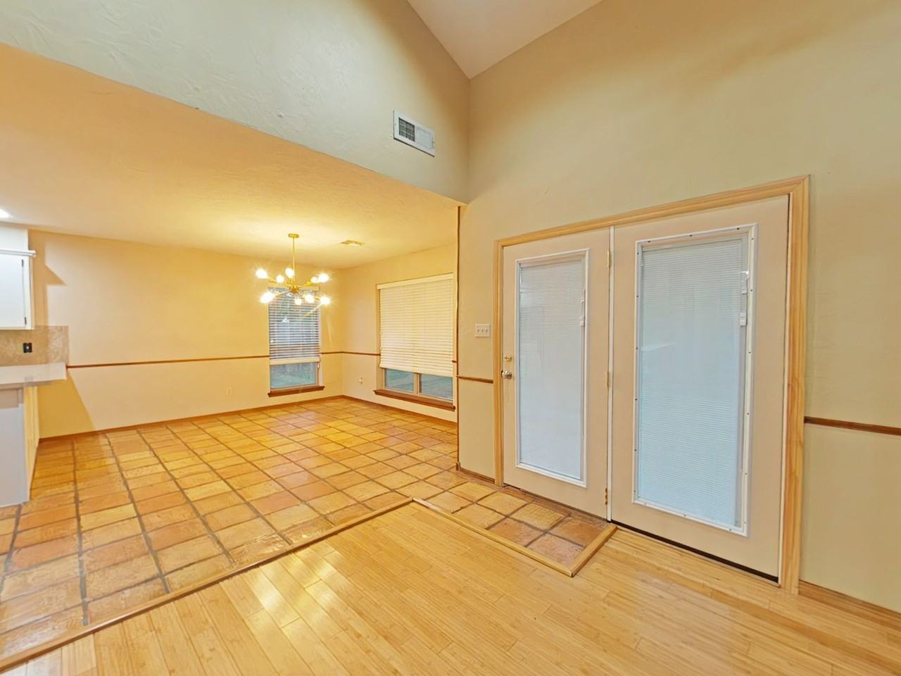 2303 Northeast 9th Street - Photo 6 of 31