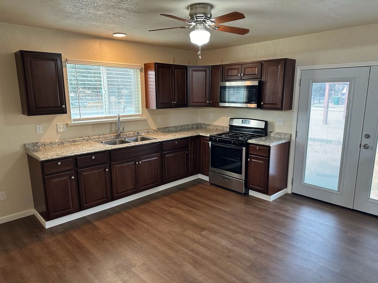 562 W Matheny Ave - Photo 2 of 15