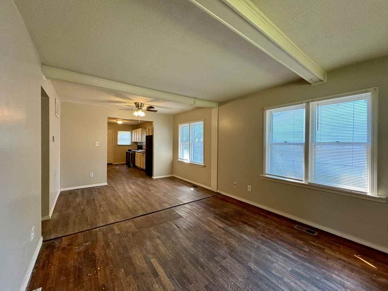 1738 S Edwards St - Photo 2 of 11