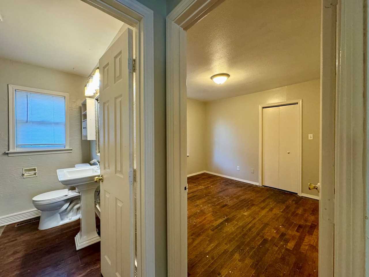 1738 S Edwards St - Photo 3 of 11