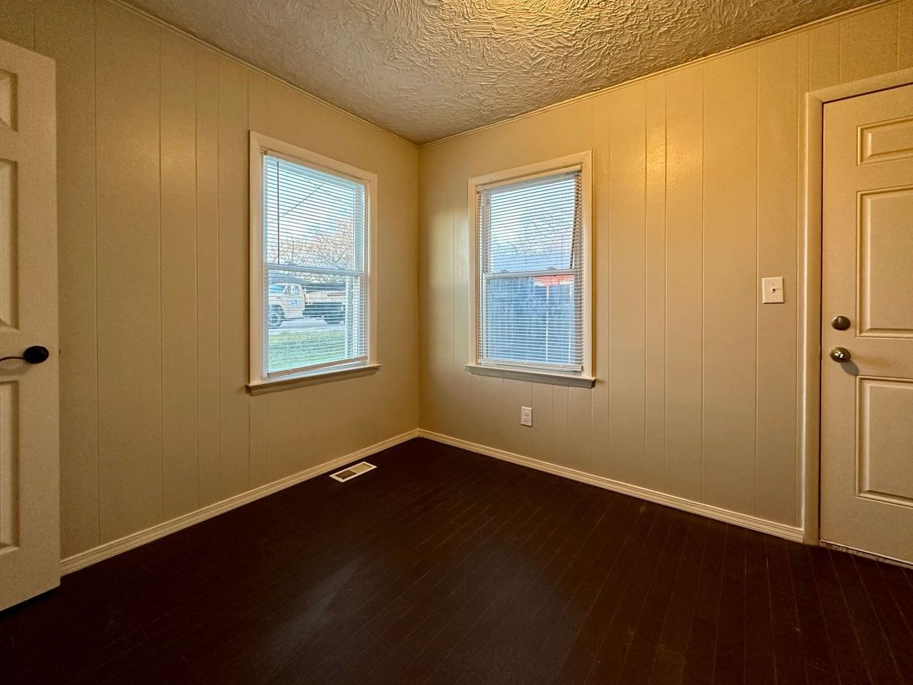 1052 S Meridian Ave - Photo 2 of 8