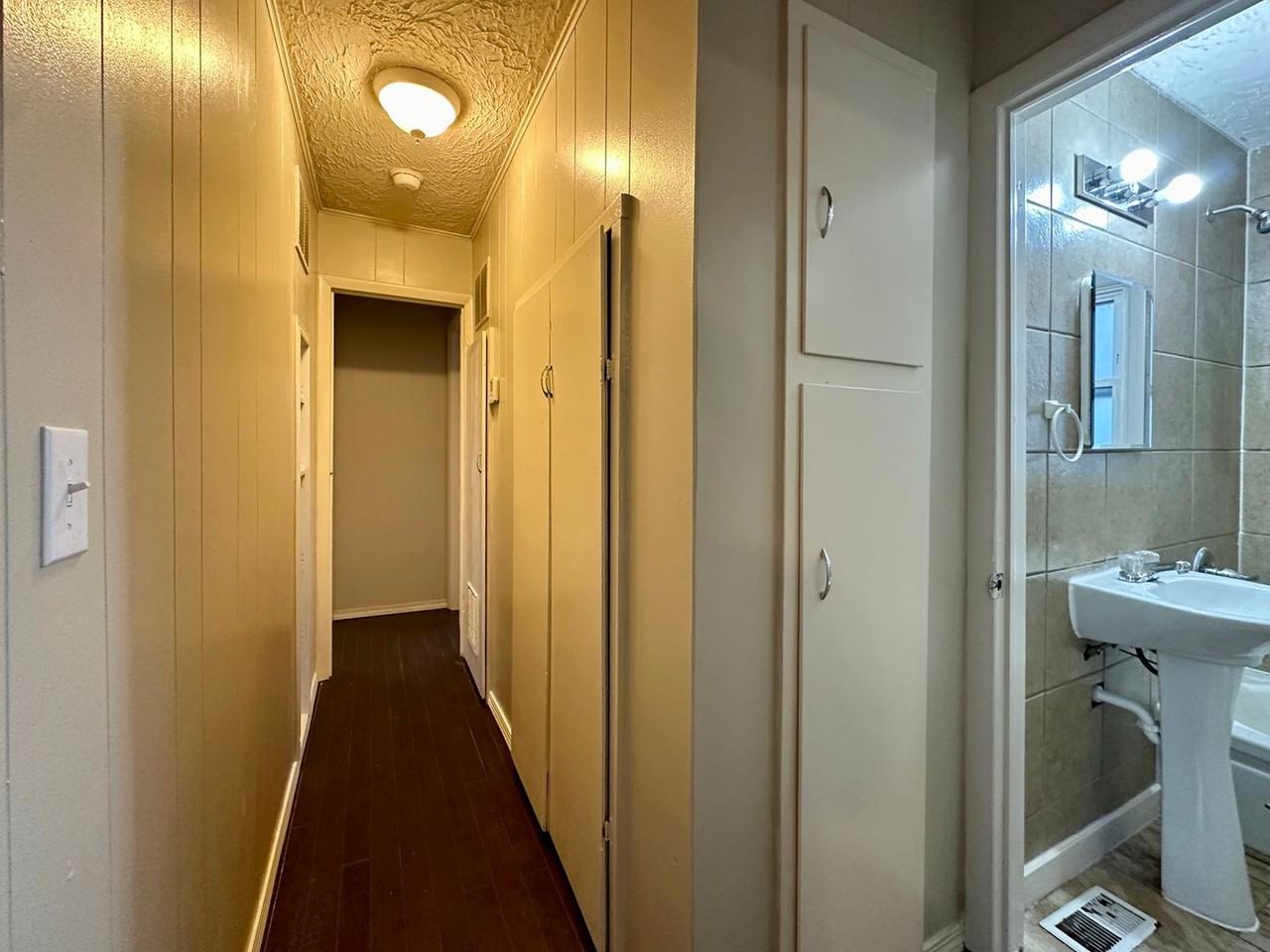 1052 S Meridian Ave - Photo 4 of 8