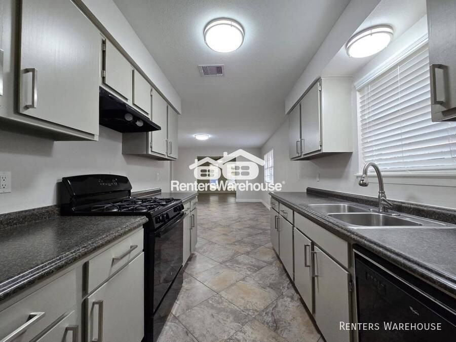 1831 Eagle Dr - Photo 3 of 17