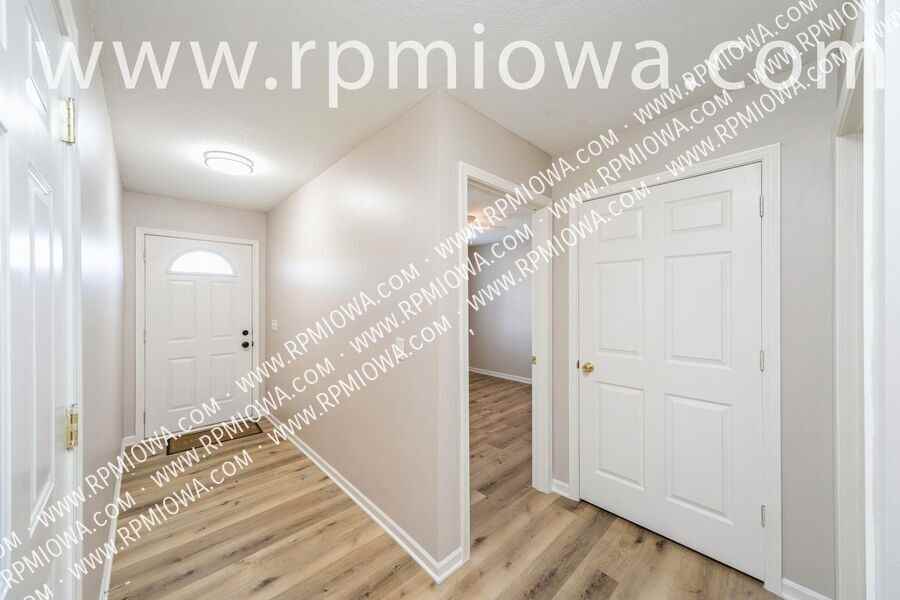 2011 Vista View Dr - Photo 2 of 16