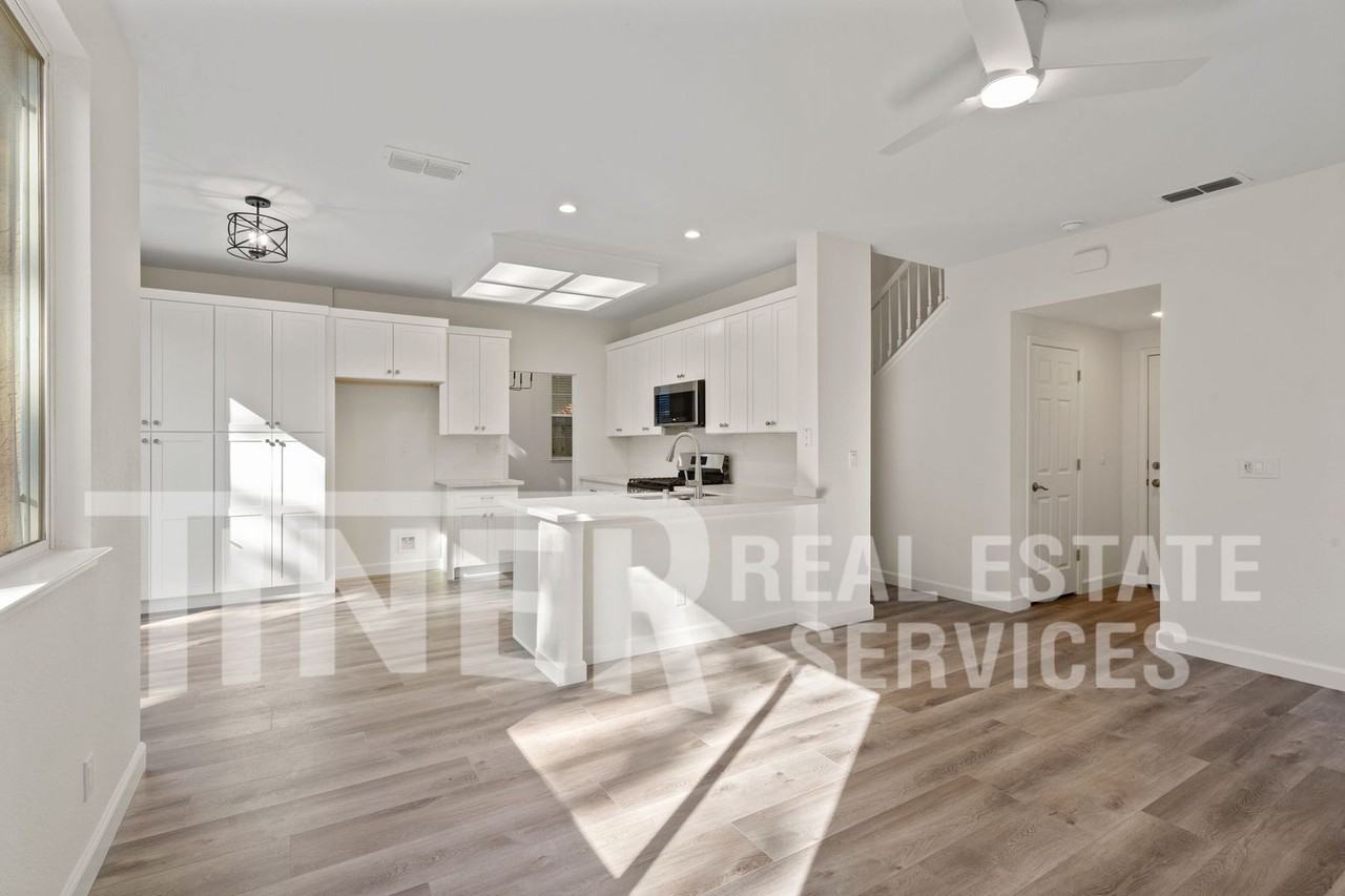 2261 Clapton Way - Photo 3 of 27