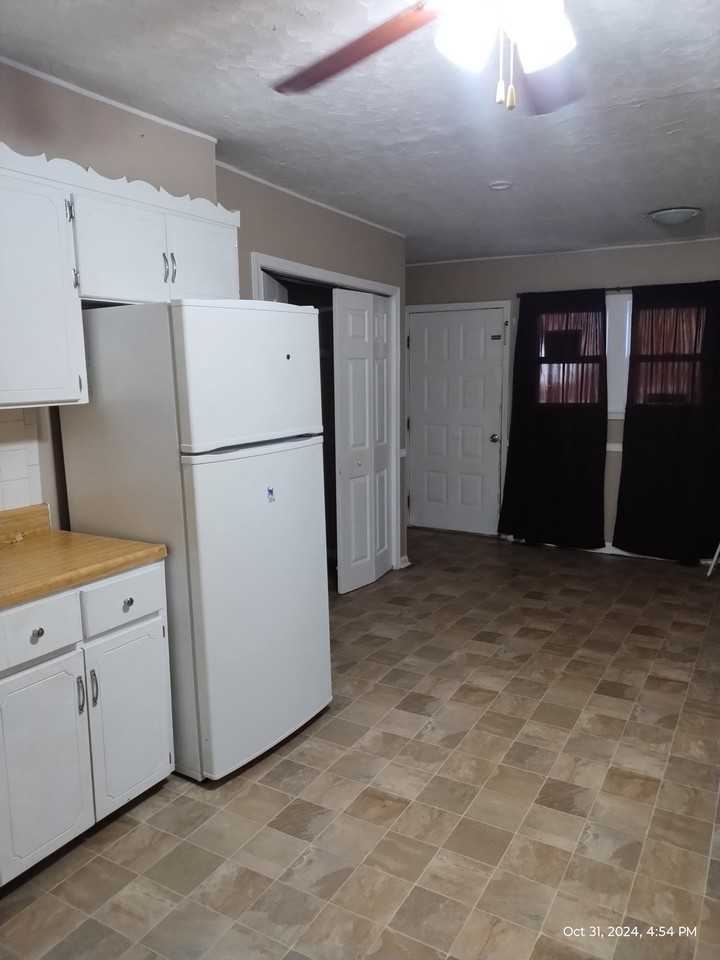 926 W Sycamore St #NA - Photo 6 of 8