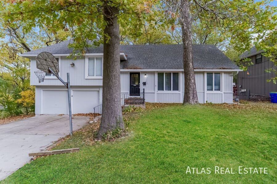 6615 Hardy St - Photo 3 of 26