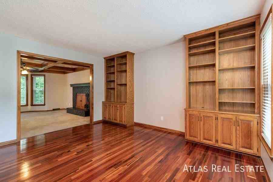 7924 N Michigan Ave - Photo 3 of 16
