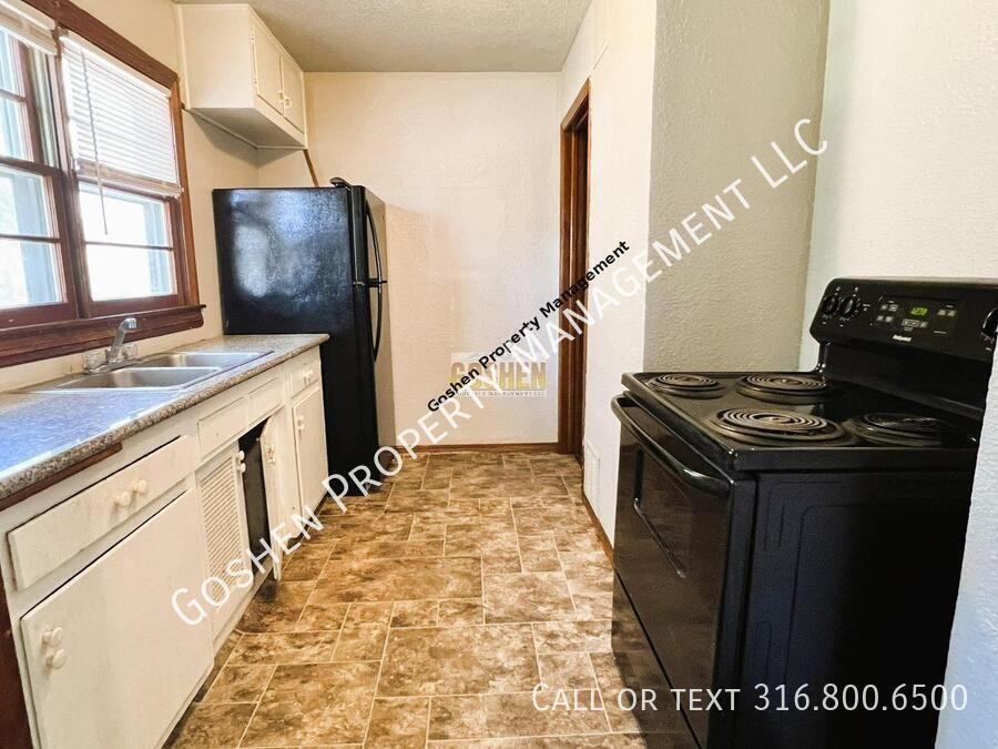 2216 N Minneapolis St - Photo 2 of 9