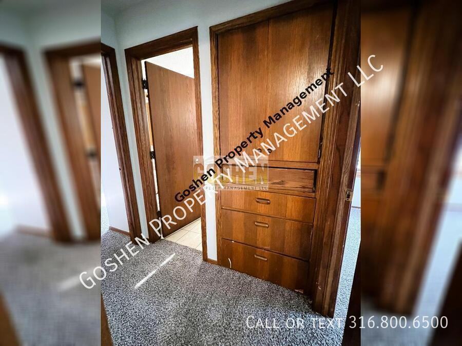 2216 N Minneapolis St - Photo 3 of 9