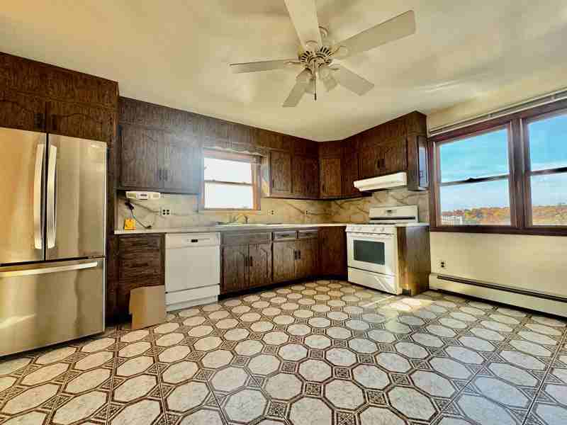 25 Lincoln Ave E - Photo 3 of 12