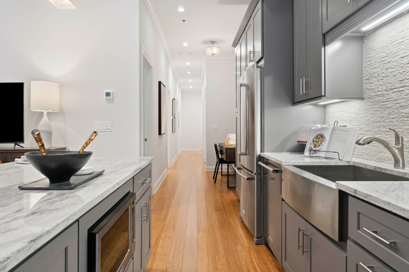 1045 W Monroe St - Photo 5 of 11