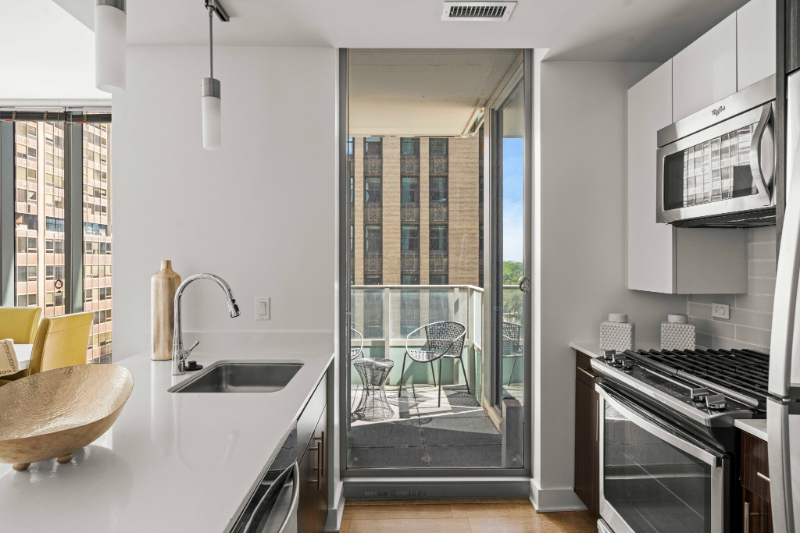 68 E Lake St - Photo 4 of 20