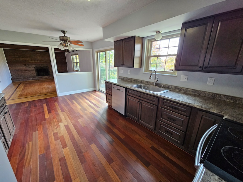 8843 Valley Circle Dr - Photo 3 of 20