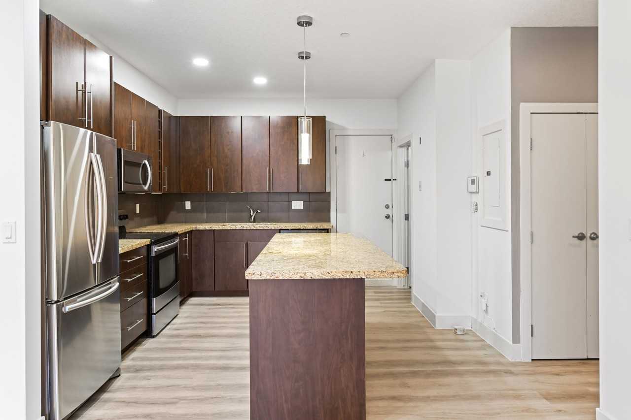 2101 17 St Sw #4 - Photo 3 of 16