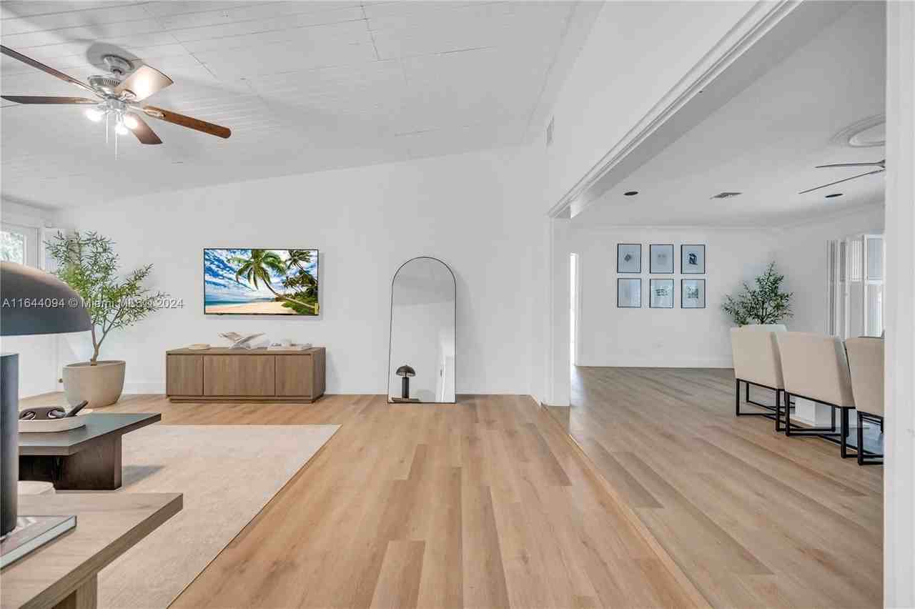 630 Ne 117th St - Photo 7 of 36