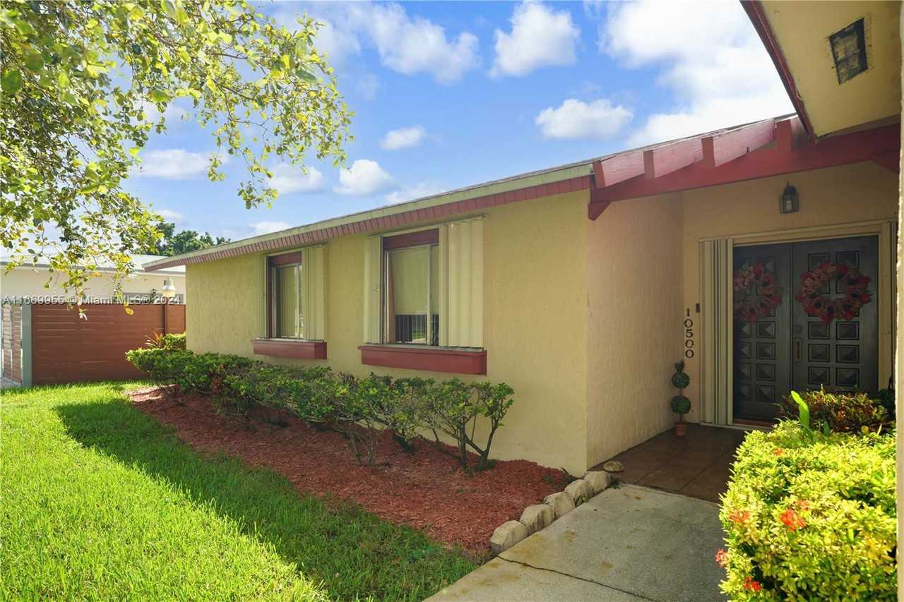 10500 Sw 164th St - Photo 3 of 8
